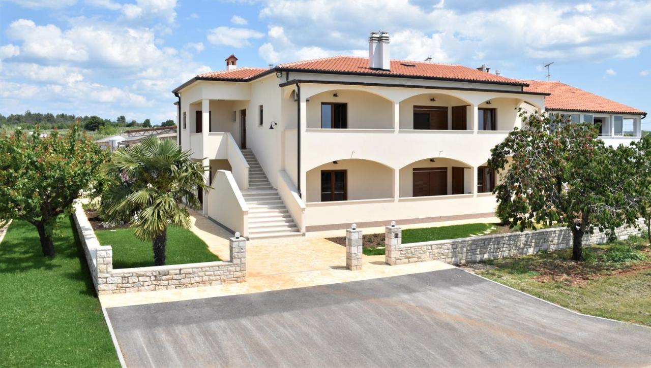 Apartmani Diana Novigrad Istria Eksteriør bilde